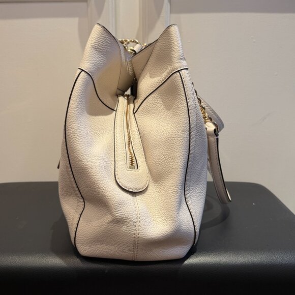 Pristine COACH White Ivory Pebbled Leather Turnlock Edie Handbag - Picture 6 of 16